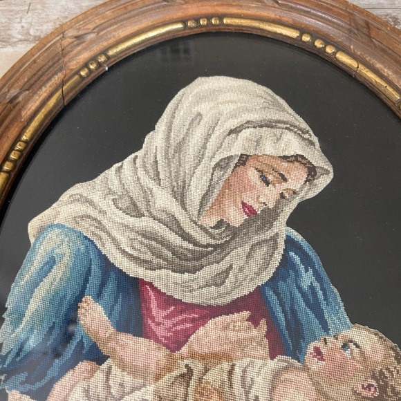 Vintage Needlepoint Art Madonna and Child Framed Oval wood frame - Picture 2 of 9